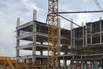 ឯកឧត្តម សេង ស៊ីវុត្ថា ប្រធានសាលាឧទ្ធរណ៍ភ្នំពេញ ឯកឧត្តម ជូ ប៊ុនរីន អគ្គលេខាធិការរួមជាមួយឯកឧត្តម លោកជំទាវ លោក លោកស្រី នៃសាលាដំបូងរាជធានីភ្នំពេញ បានអមដំណើរឯកឧត្តម កើត រិទ្ធ រដ្ឋមន្រ្តីក្រសួងយុត្តិធម៌ ចុះពិនិត្យមើលការដ្ឋានសាងសងអគារសាលាយុត្តិធម៌ថ្មី